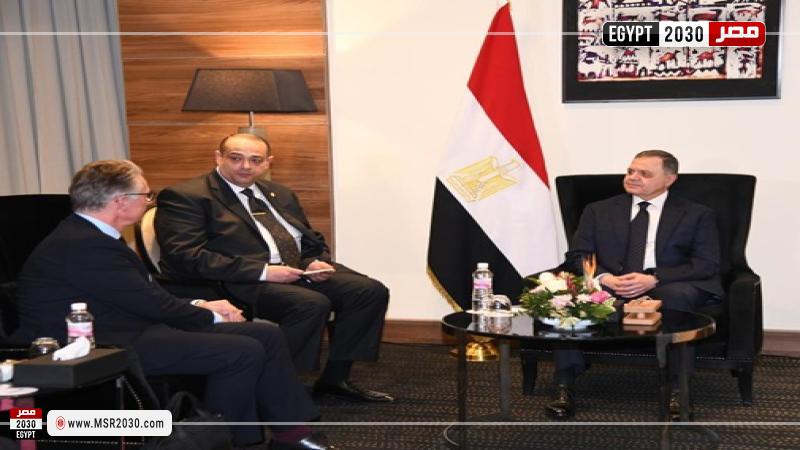 وزير الداخلية يعقد لقاءات مع نظرائه العرب