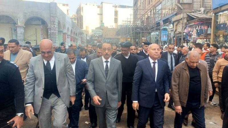 محافظ القاهرة يتفقد أعمال تطوير ورفع كفاءة شوارع الجوهري بحي الموسكي