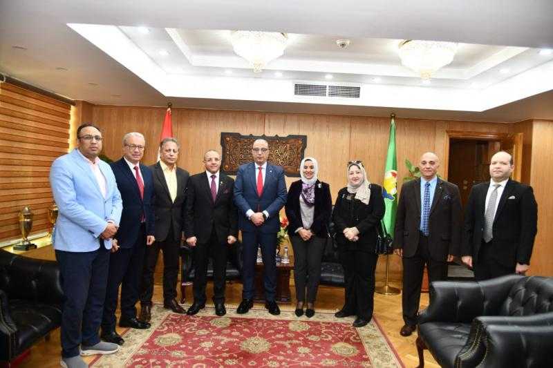محافظ الفيوم يبحث مع وفد نادي الروتاري سبل التعاون المشترك في تنفيذ عددٍ من المشروعات