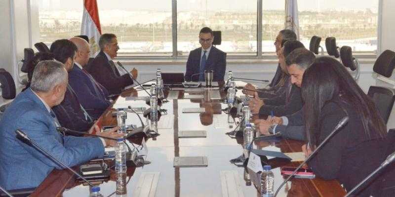 وزير الاستثمار والتجارة الخارجية يبحث مع ممثلي مجموعة أكوا باور السعودية تعزيز التعاون في مجال الطاقة المتجددة