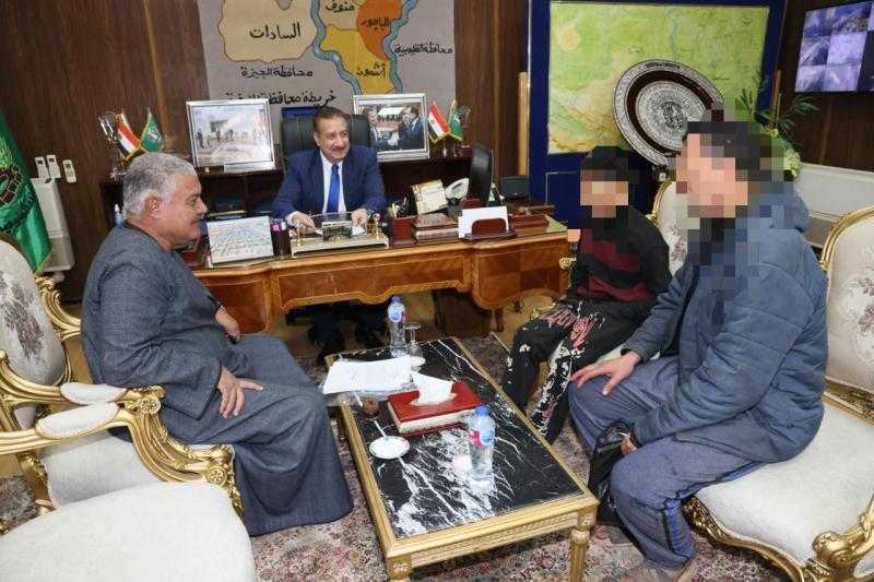 محافظ المنوفية يسلم مساعدات مالية ومواد غذائية وعينية لـ 30 حالة إنسانية من الأسر الأولى بالرعاية