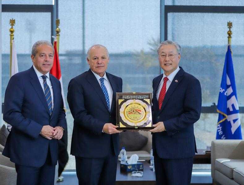 أبو ريدة يلتقي سفير كوريا الجنوبية.. لهذا الأمر