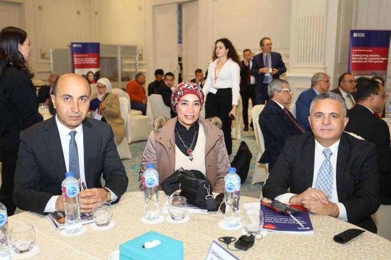 رئيس جامعة الأقصر تشارك في ندوة فرص الاستثمار في التعليم العابر للحدود
