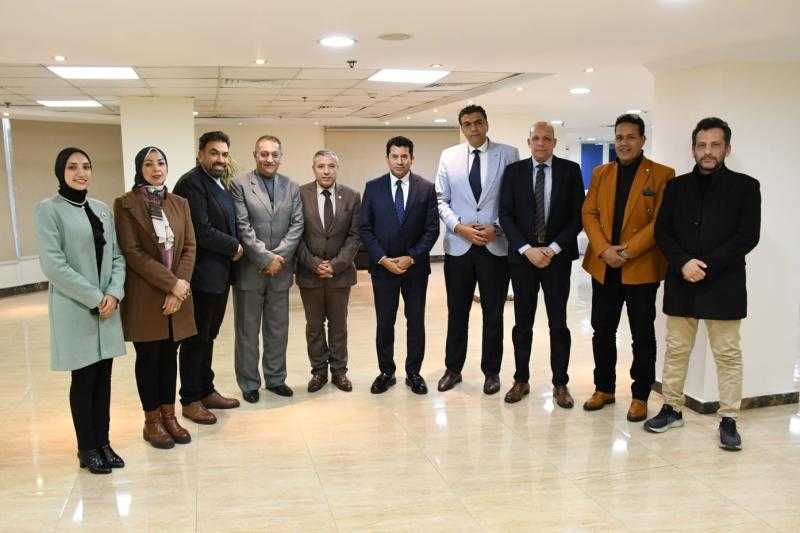 وزير الشباب والرياضة يلتقي مجلس إدارة مركز شباب الاستاد ببورسعيد