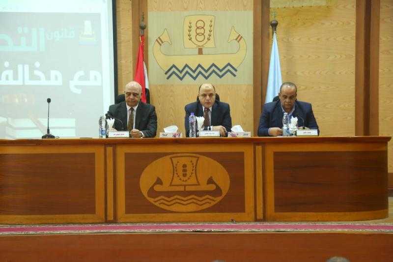 محافظ كفرالشيخ يناقش استعدادات شهر رمضان المبارك