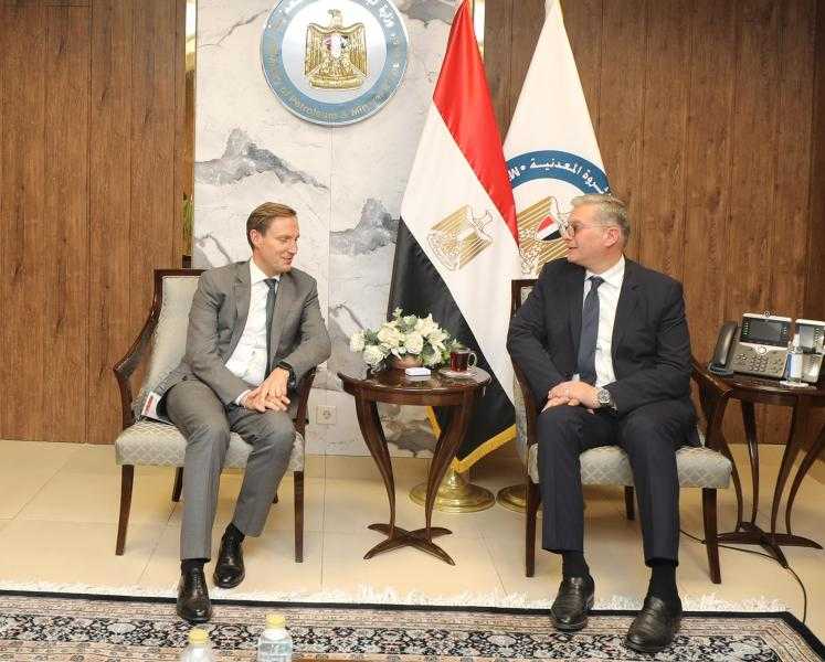 وزير البترول والثروة المعدنية يعقد جلسة مباحثات مشتركة مع نائب رئيس شركة لوك اويل لعمليات البحث والاستكشاف