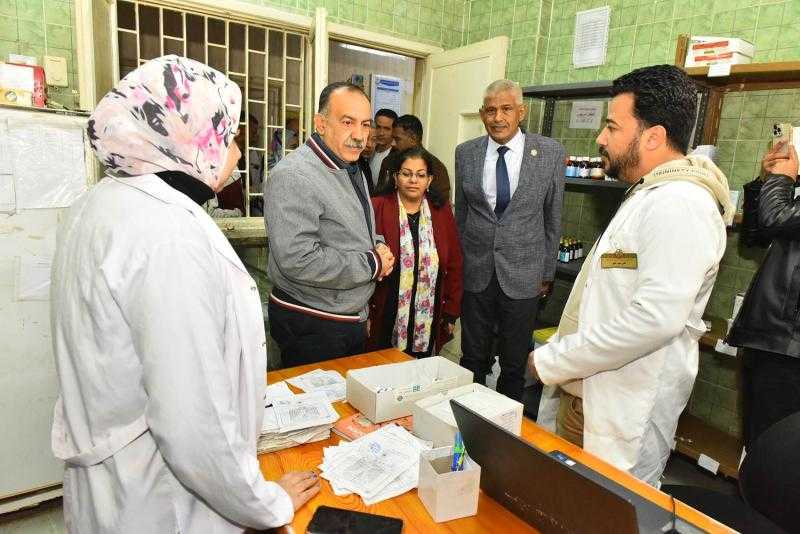محافظ أسيوط يتفقد مركز طب صحة الأسرة بقرية المطيعة للإطمئنان على الخدمات الطبية المقدمة