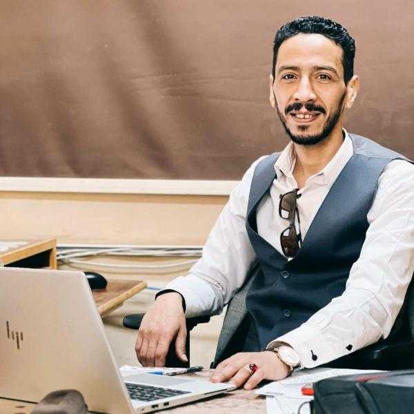 رئيس جامعة الأقصر تهنئ باحثان نجحا في توظيف تقنيات الذكاء الاصطناعي لتصميم مواد جديدة تحدث ثورة في عالم المعالجات الإلكترونية