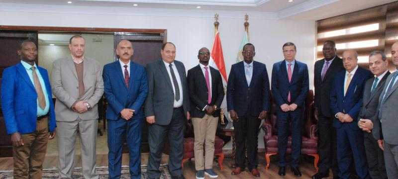 وزير الزراعة يتابع الموقف التنفيذي للمزرعة المصرية الاوغندية المشتركة