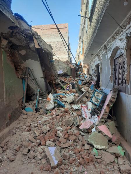 انهيار منزل مكون من 4 طوابق بمركز منفلوط