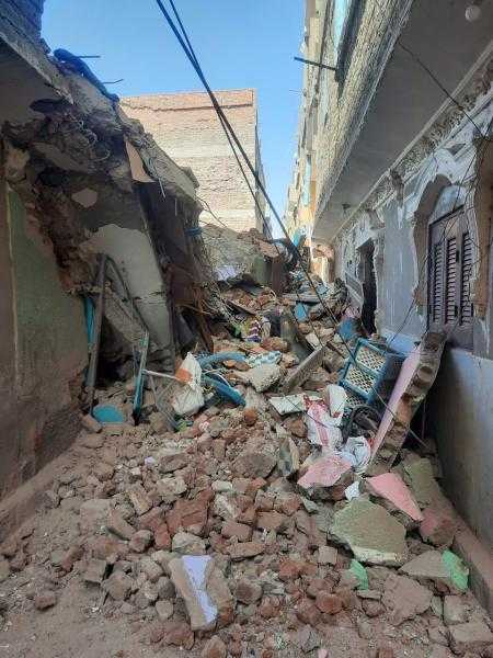 انهيار منزل مكون من 4 طوابق بمركز منفلوط