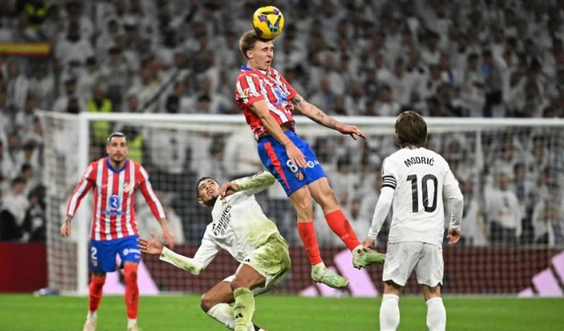 أتلتيكو مدريد يسخر من ريال مدريد ويدعو لإيقاف مضايقات الحكام