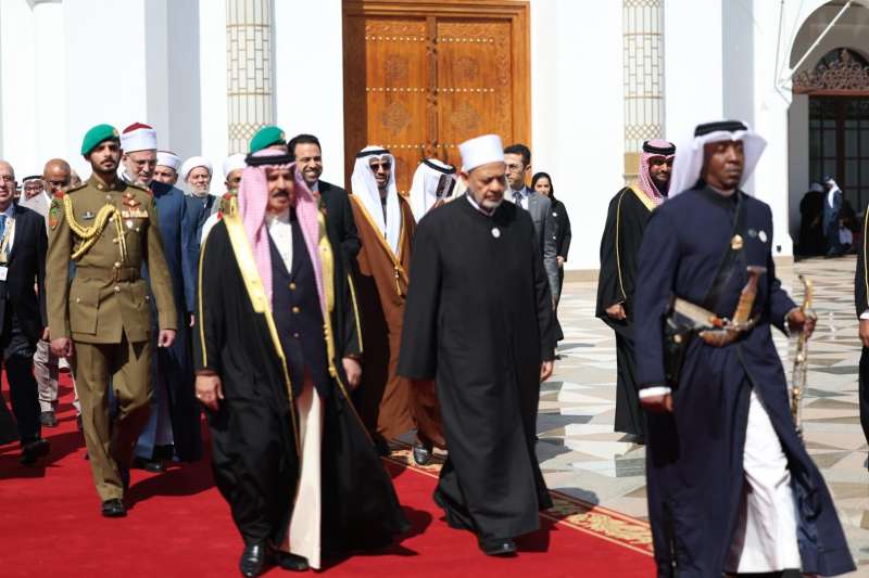 الملك حمد بن عيسى آل خليفة ملك البحرين وفضيلة الإمام الأكبر شيخ الأزهر الشريف