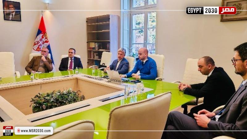 سفير مصر في بلجراد يلتقي وزير الإعلام والاتصالات الصربي