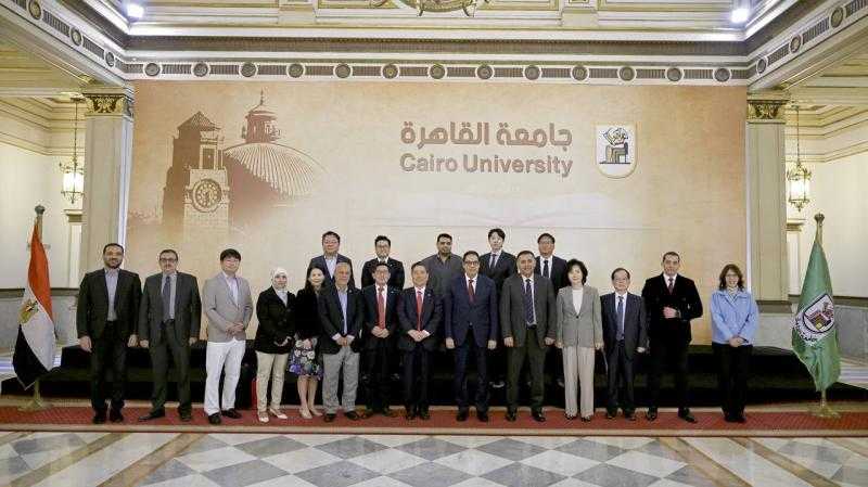 رئيس جامعة القاهرة يستقبل رئيس الجمعية المصرية الكورية للتنمية (KEDA) ووفد جامعة تشونغجو الكورية لبحث تعزيز العلاقات الأكاديمية والبحثية