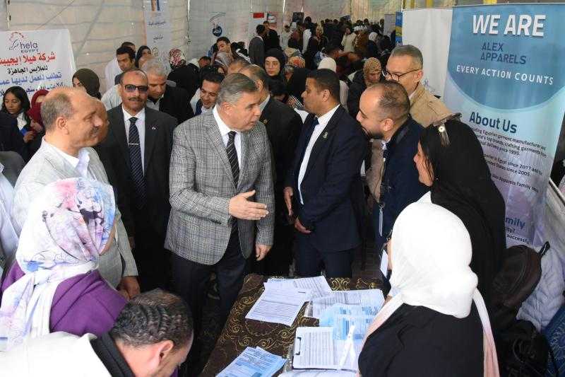 محافظ الإسكندرية يفتتح الملتقى التوظيفي الخامس لخريجي المدارس الفنية