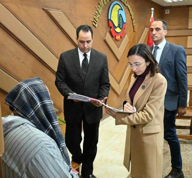 محافظ البحيرة تلتقي بعدد 24 من المواطنين خلال اجتماعها الأسبوعي لخدمة المواطنين