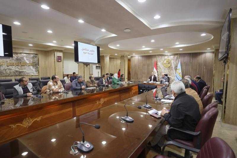 محافظ كفرالشيخ يناقش محاور تطوير مدينة فوه .. مؤكدًا أهمية الحفاظ على التراث وتعزيز السياحة بالمدينة