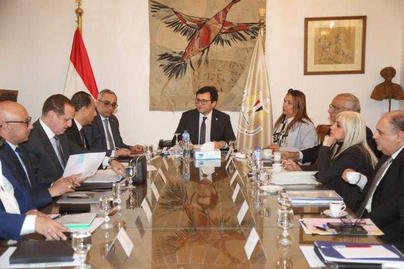 وزير الثقافة يعقد اجتماعًا موسعًا بقيادات الوزارة لمتابعة ما تم من تكليفات والوضع التنفيذي للخطة الاستثمارية وبرنامج فعاليات رمضان