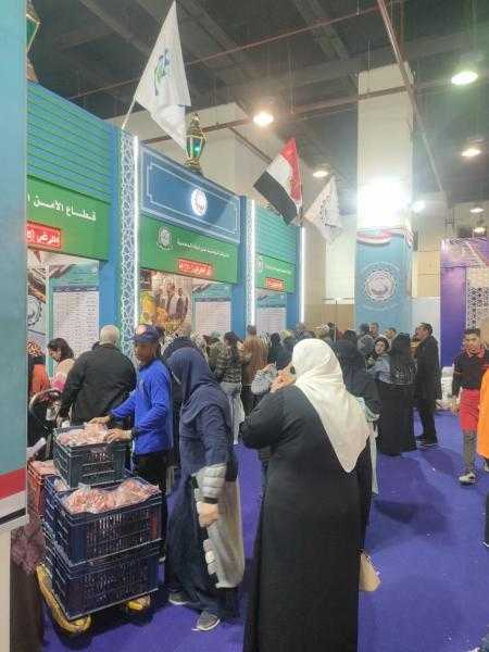 غرفة القاهرة ترصد إقبالاً كثيفًا من المواطنين على المعرض الرئيسي بمدينة نصر