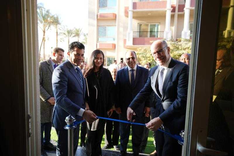 وزير الشباب والرياضة يفتتح مقر الاتحاد الأفريقي للرياضة بالجامعة البريطانية في مصر