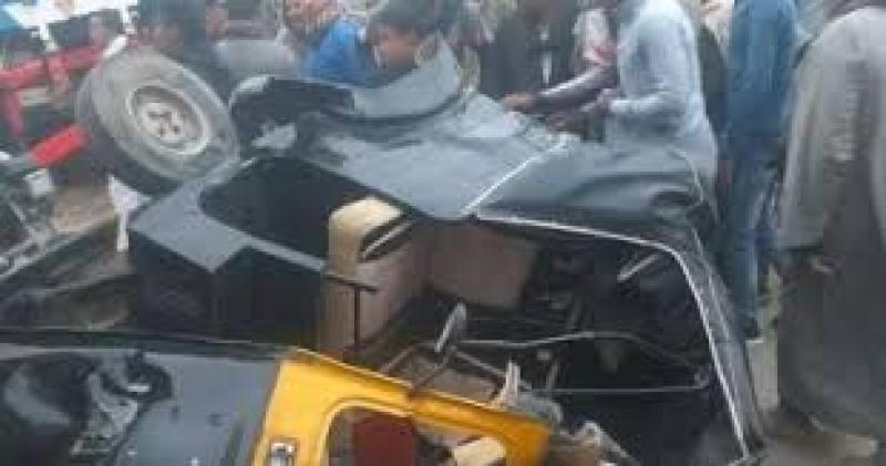 حادث تصادم سيارة نقل تريلا مع توك توك