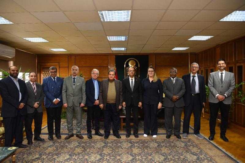 رئيس جامعة أسيوط يستقبل الوفد الهولندي المشارك في ورشة عمل علاج الصلب المشقوق والمثانة العصبية في الأطفال ويثني على التعاون الأكاديمي المشترك