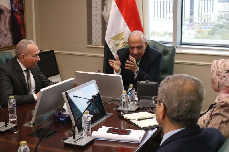 خلال لقاء وزير الكهرباء