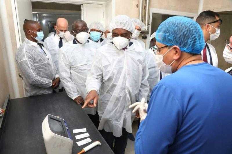 رئيس زامبيا يتفقد معهد الأمصال واللقاحات البيطرية بوزارة الزراعة ويوجه بالاستفادة من الخبرة المصرية في هذا المجال