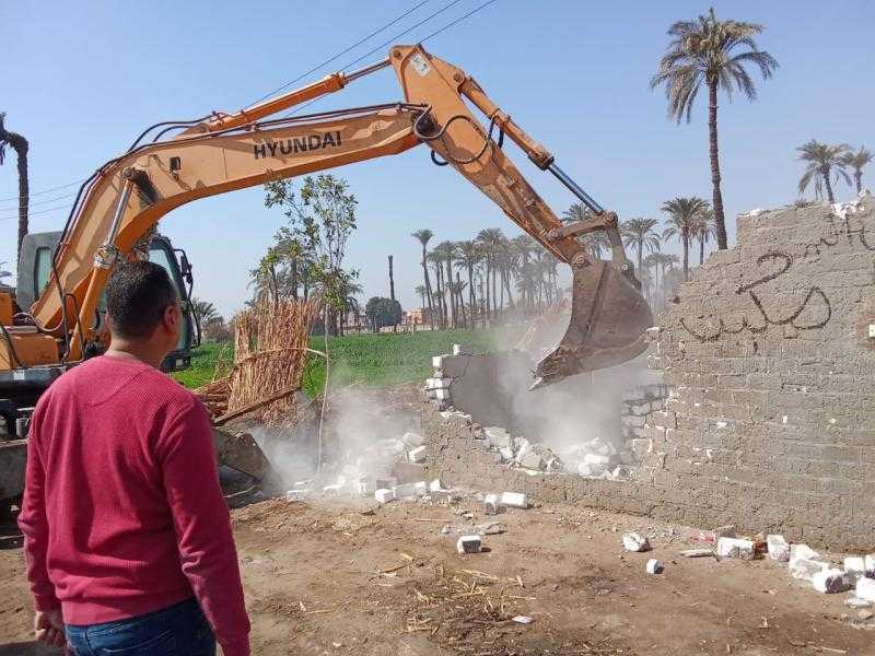محافظ أسيوط: إزالة 30 حالة تعدي على أملاك دولة وأراضي زراعية ضمن المرحلة الأولى من الموجة الـ 25 بمراكز ديروط وأبوتيج والغنايم والفتح
