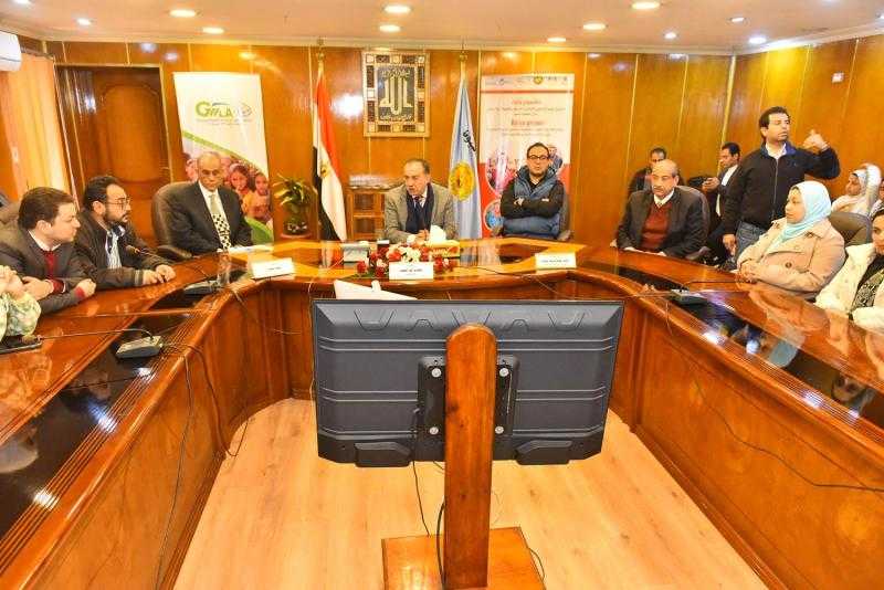محافظ أسيوط يلتقي 165 شاباً وفتاة خريجي مشروع رؤية للتمكين الشامل المرشحين لاستلام منح لتنفيذ مشروعات صغيرة مدرة للدخل