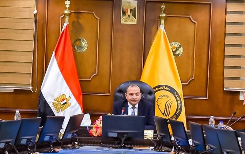 أخطار الجرائم الإلكترونية وآثارها على الشباب.. ندوة بكلية الخدمة الاجتماعية بجامعة بني سويف