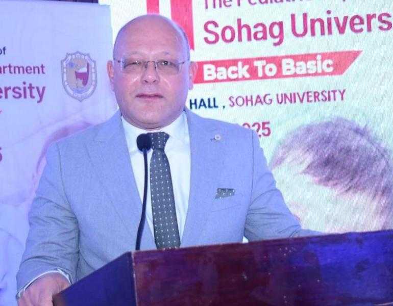 النعماني يقرر صرف مكافاة 1500 جنيه للعاملين بجامعة سوهاج