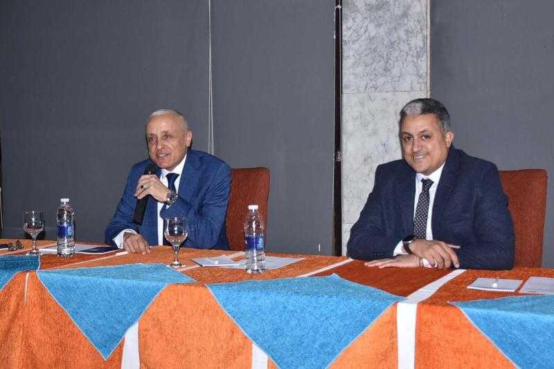 محافظ الأقصر يفتتح ورشة عمل بعنوان مناقشة الخطة التنفيذية لتنمية الموارد الذاتية بالمحافظات