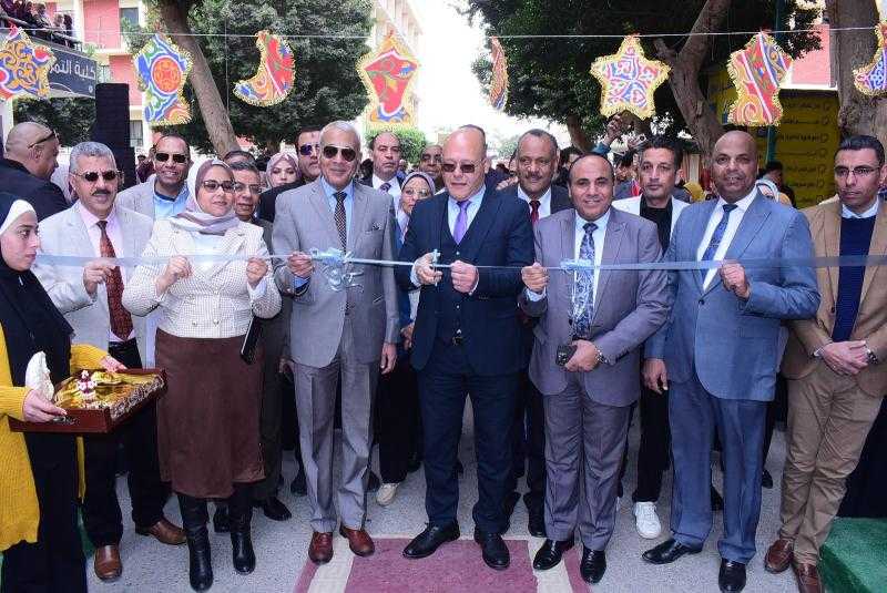 النعماني يفتتح معرض رمضان جانا لتوفير السلع والمنتجات الأساسية بأسعار مناسبة لمنتسبي جامعة سوهاج