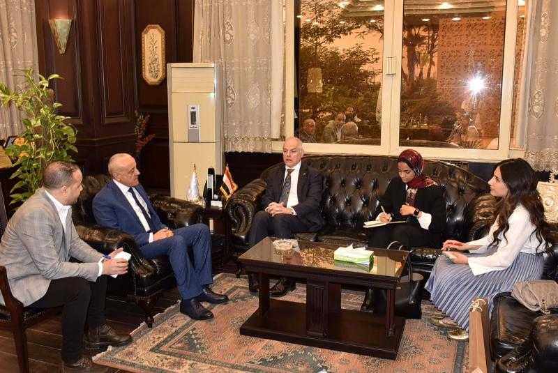 محافظ الأقصر يبحث مع السفير الإسترالي سبل التعاون بين الجانبين