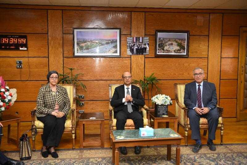 رئيس جامعة أسيوط يستقبل رئيس معهد تكنولوجيا المعلومات لتعزيز التعاون المشترك في تدريب الطلاب ودعم التحول الرقمي