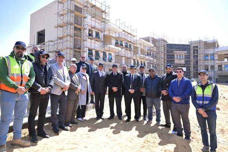 جولة تفقدية لرئيس جامعة القاهرة لمتابعة الأعمال الجارى تنفيذها في أكبر مجمع طبي لعلاج الأطفال بمدينة 6 اكتوبر