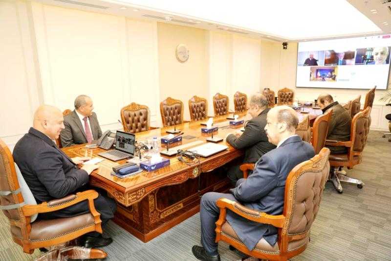 وزير الصناعة والنقل يبحث مع نائب رئيس الوزراء ووزير النقل والبنية التحتية الإيطالي زيادة حجم التعاون المشترك