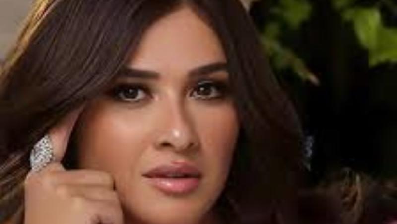 ياسمين عبدالعزيز 