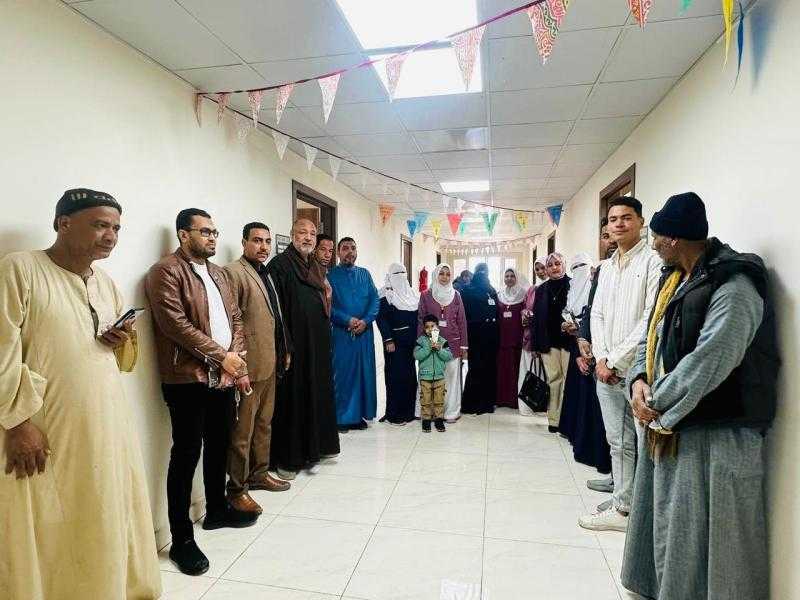 حزب الريادة يرسم الفرحة على وجوه الأطفال بعدد من المستشفيات بقنا