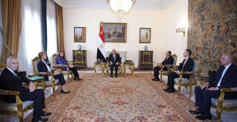 المفوضة الأوروبية تؤكد أهمية تعزيز التعاون التجاري والاستثماري مع مصر