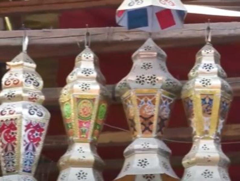 الفانوس المصري.. صناعة بهجة رمضان بألوان وأشكال مختلفة.. «فيديو»