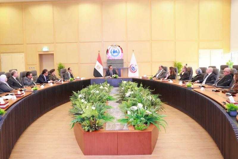 وزير الصحة يبحث مع اللجنة العليا للبورد المصري إضافة تخصصات جديدة لطب الأسنان