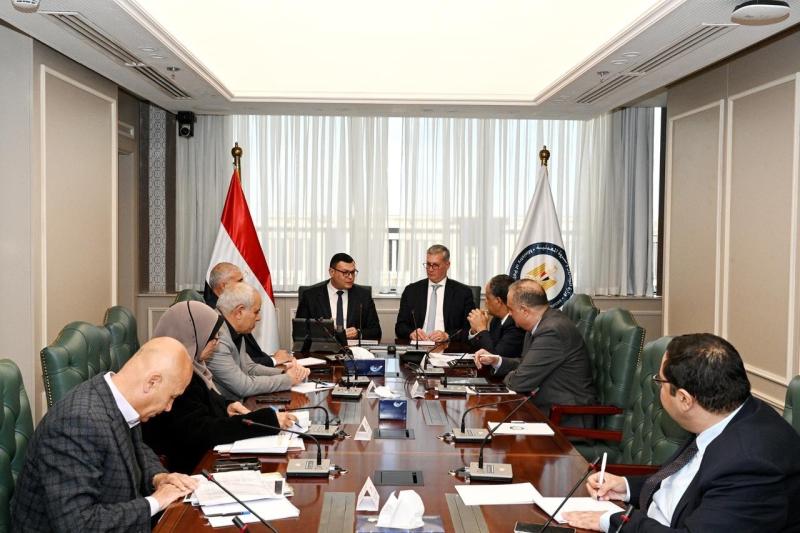 وزيرا الإسكان والبترول يبحثان سبل تعزيز التعاون بين الهيئات التابعة لهما لتسريع تنفيذ المشروعات ذات الأولوية