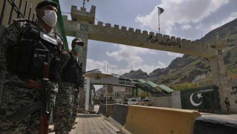 تبادل إطلاق نار على الحدود الأفغانية الباكستانية وغلق المعبر بين البلدين
