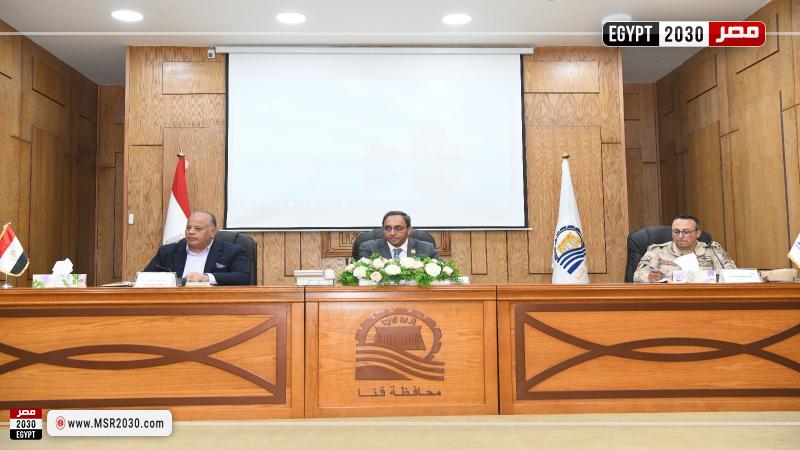 محافظ قنا