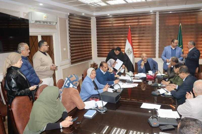 أيمن عطية يعقد اللقاء الأسبوعي للمواطنين بديوان عام المحافظة