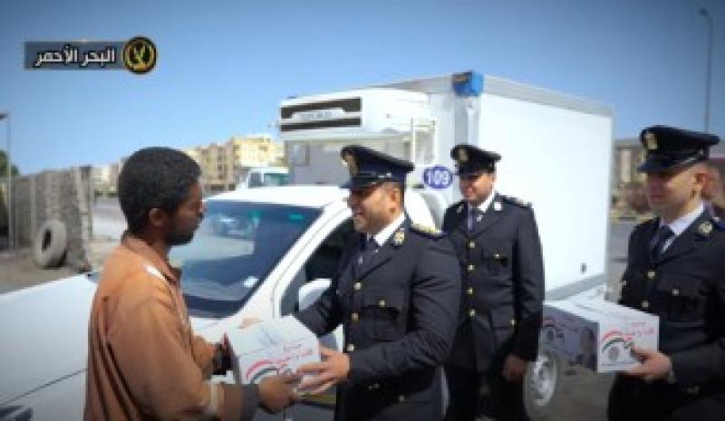 الداخلية تواصل مبادرة ”مأمورى مراكز وأقسام الشرطة” لدعم أهالينا من محدودى الدخل|صور