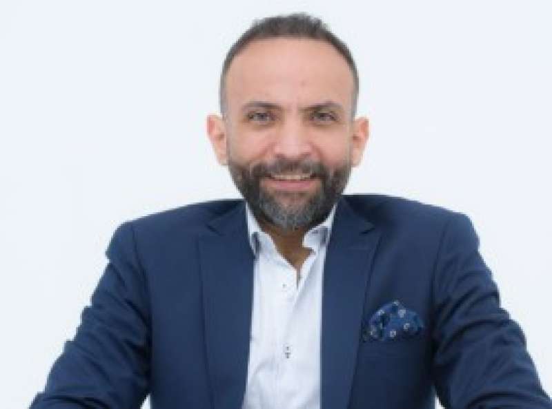 الدكتور كريم مكادي